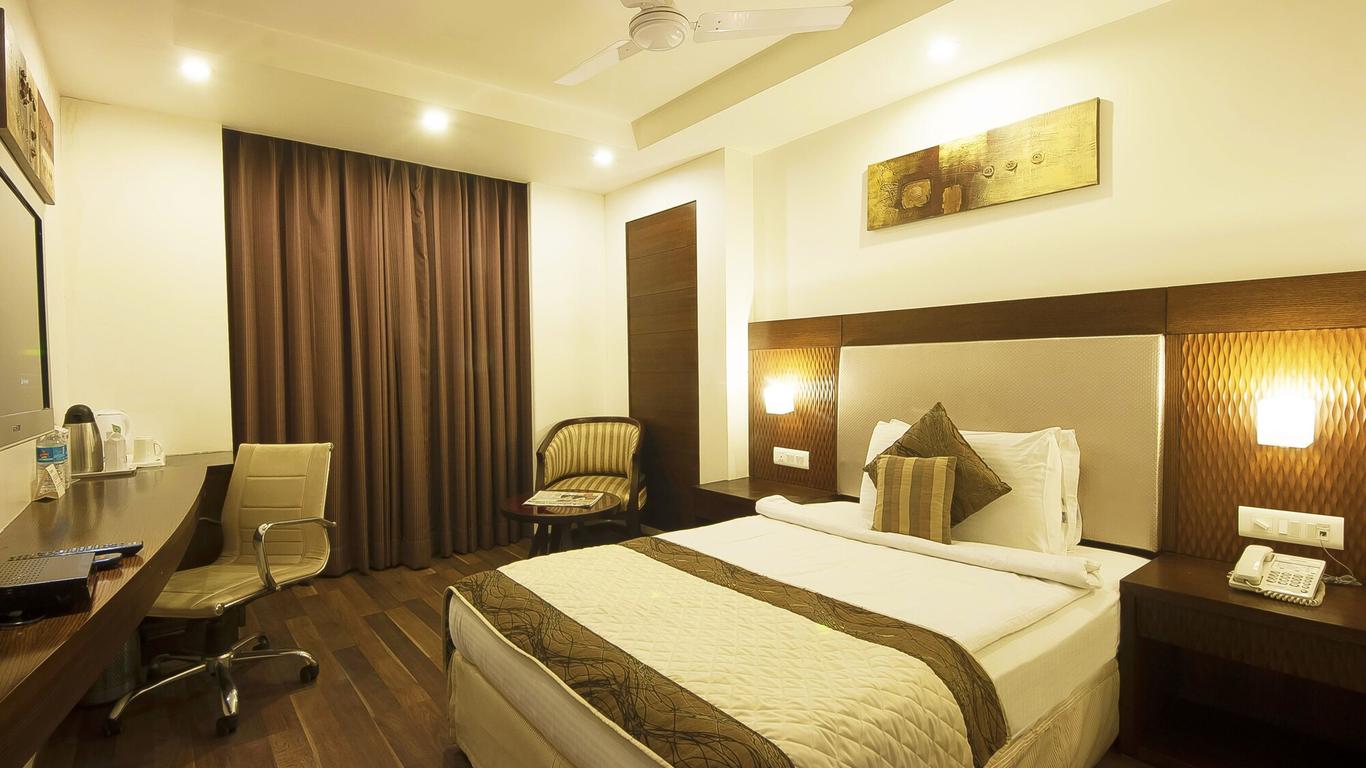Hotel Le Roi Near New Delhi Railway Station