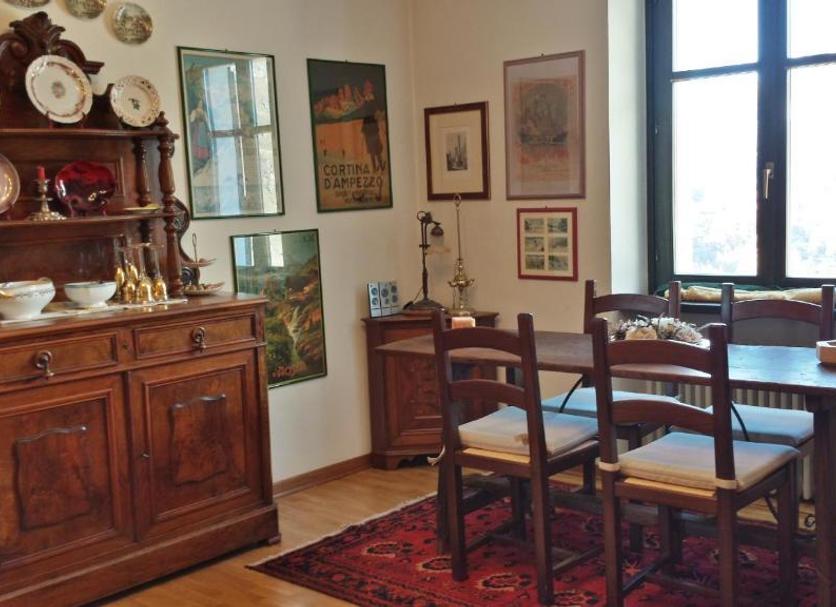 Dining room Photo