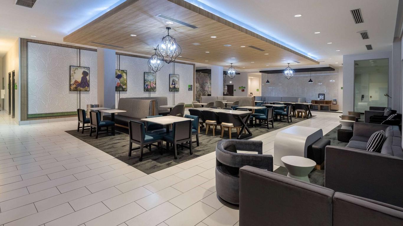 La Quinta Inn & Suites by Wyndham Maricopa - Copper Sky