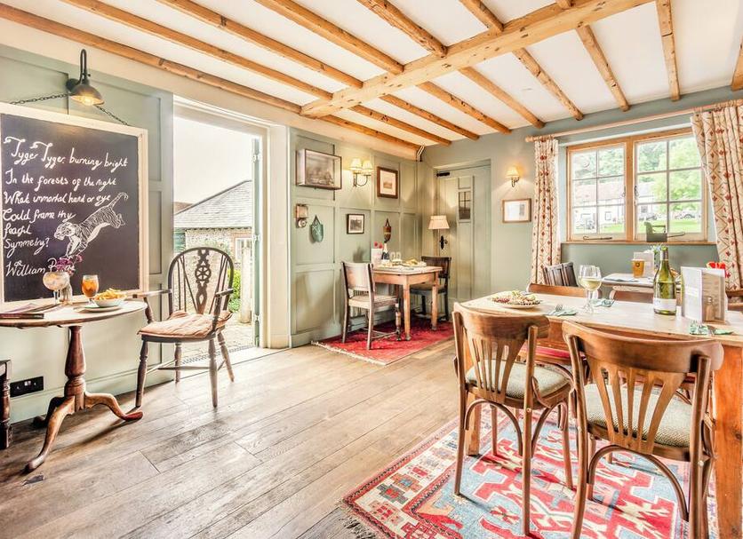 Dining room Photo