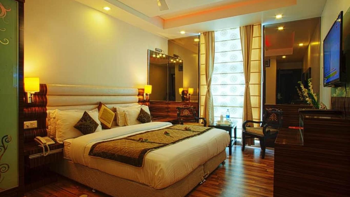 Hotel Delhi 55 @ New Delhi Railway Station