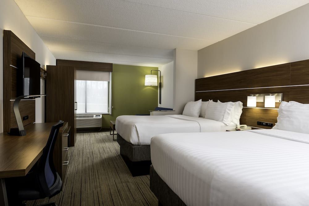Holiday Inn Express & Suites Charlotte Arpt-Belmont in Belmont guest room with two beds and workspace