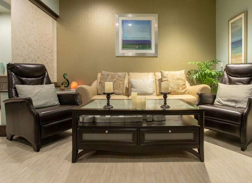 The Mosey Buffalo Williamsville lounge with sofas, leather chairs and coffee table in Williamsville