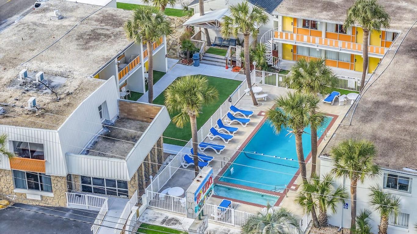 Holiday Shores, Ascend Hotel Collection