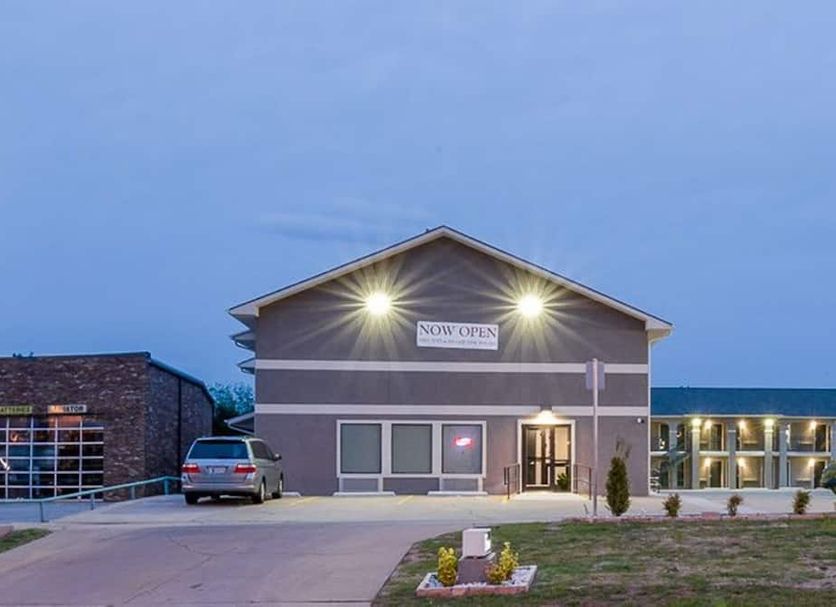 Stratford House Inn in Edmond exterior at dusk with lit entrance and parked car
