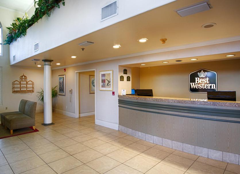 Front desk Photo