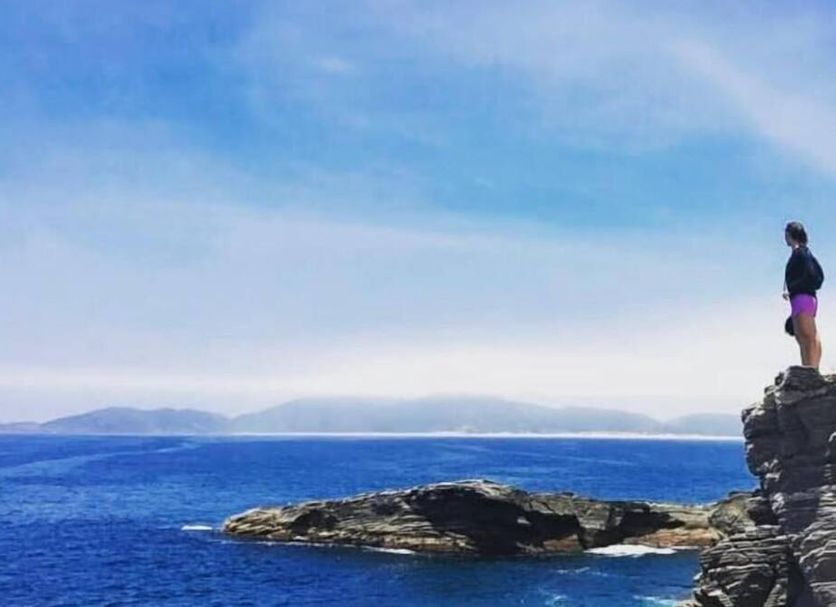 Pousada Ferradura Beach in Búzios with ocean view and rocky shoreline