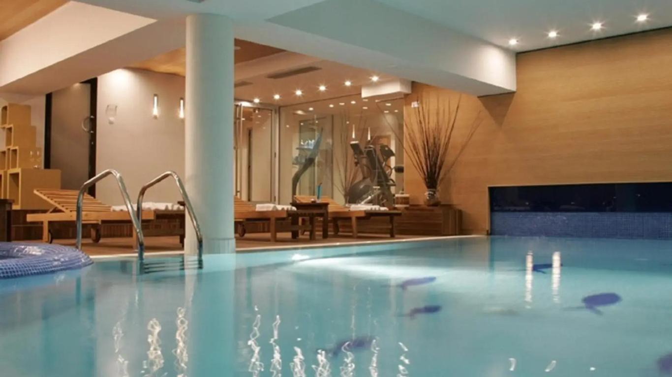 The Lodge Hotel