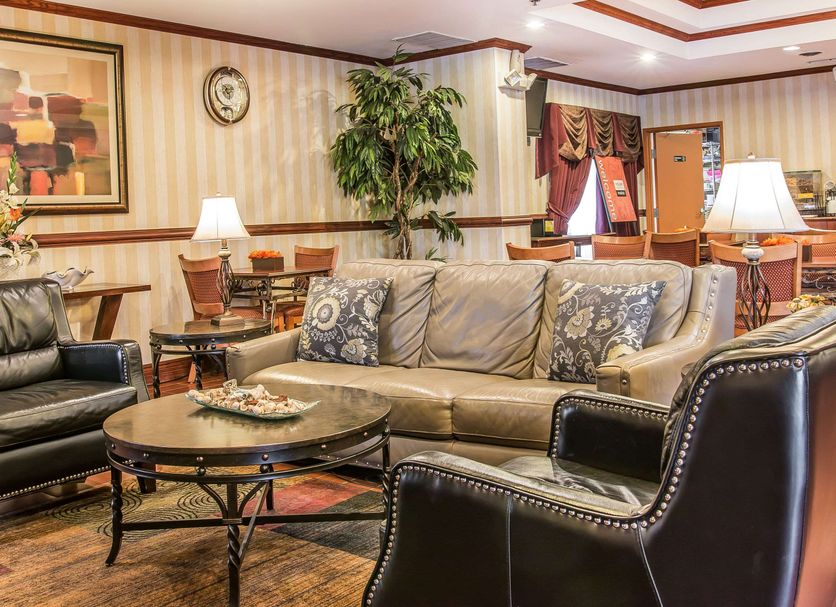 Quality Inn and Suites Ann Arbor Hwy 23 lobby with leather seating and round coffee table in Ann Arbor