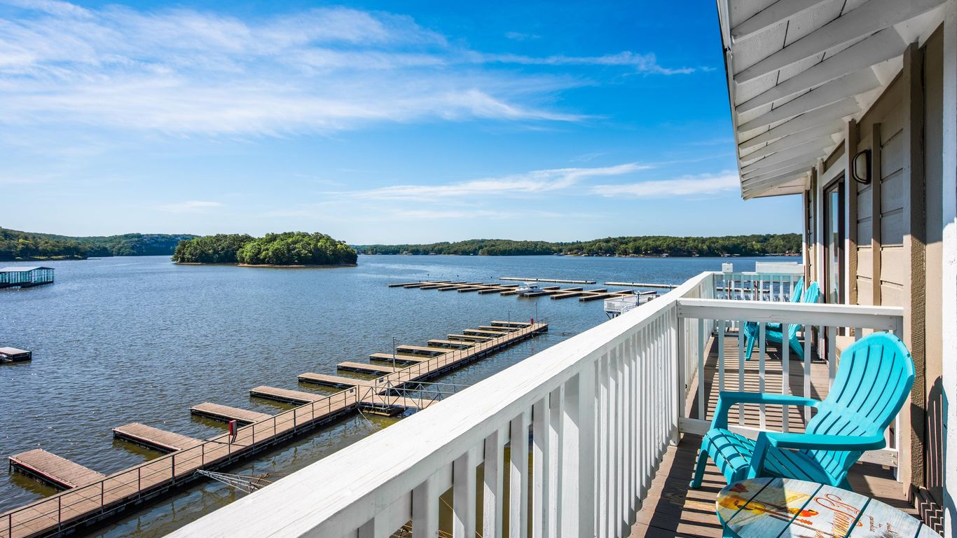 Margaritaville Lake Resort Lake of the Ozarks from $138. Osage Beach