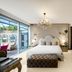 Hotel Eclat Beijing, Beijing: luxurious king bed suite with chandelier and terrace view
