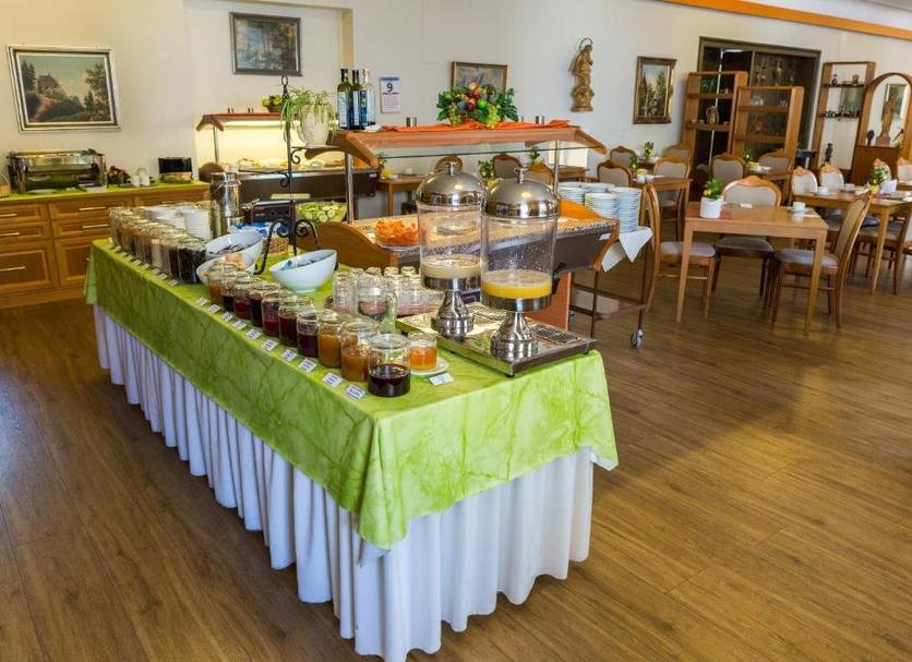 Buffet Photo