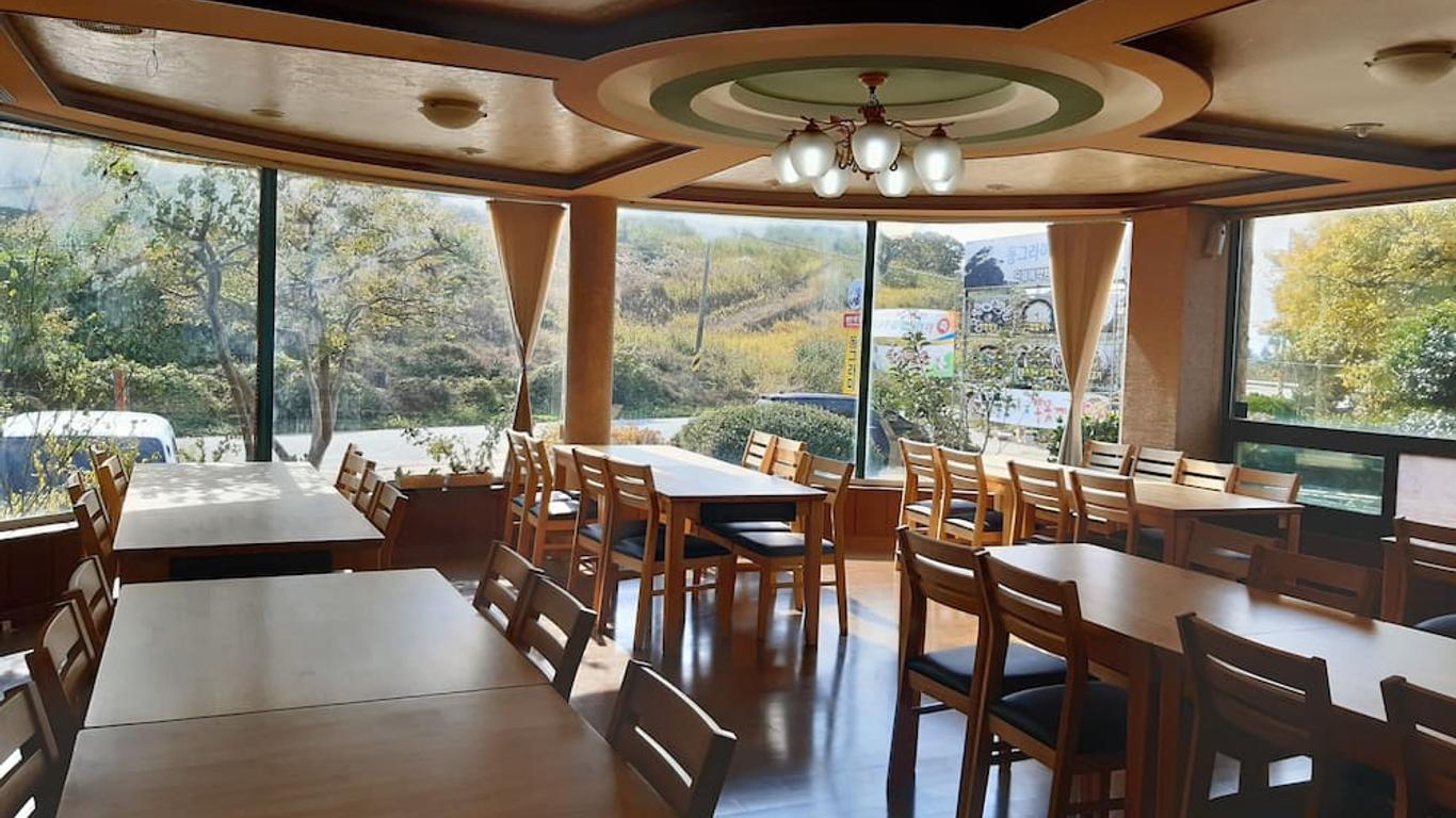 Buan (Byeonsanbando) circle Pension