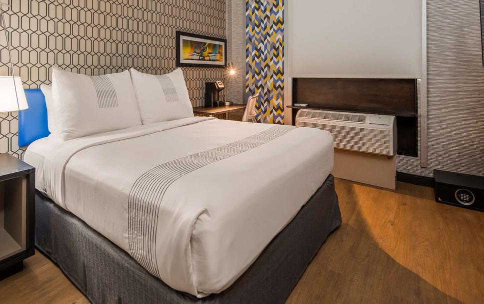 GLō Best Western Bronx NYC - hotel rooms
