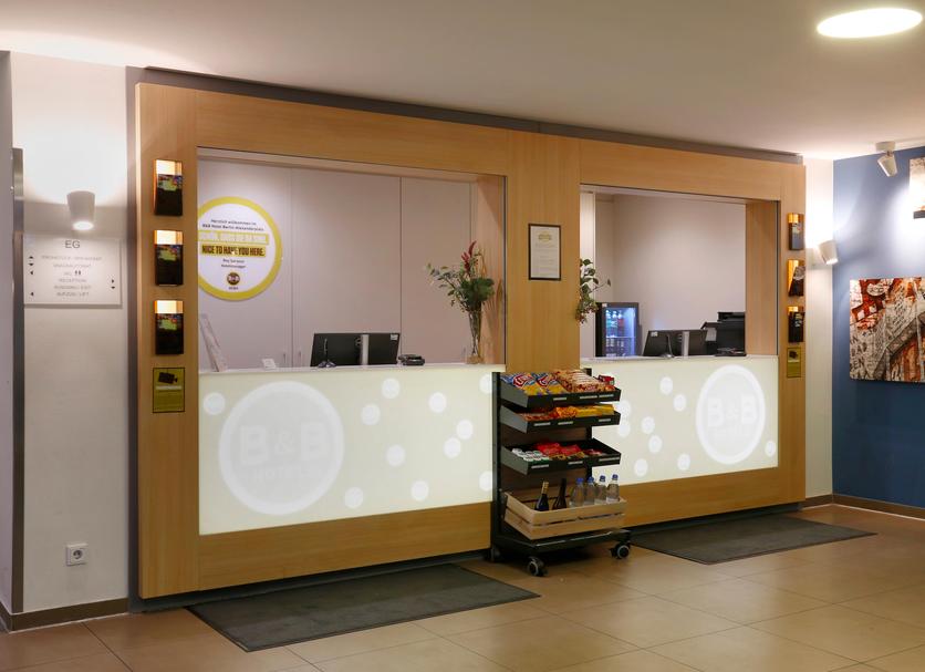 Front desk Photo