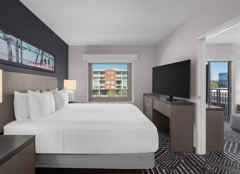 Hyatt House Emeryville/San Francisco Bay Area room with king bed, TV, and city view