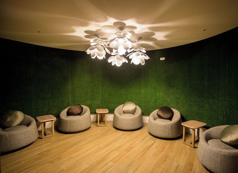 Fullon Hotel Fulong lounge in Gongliao District with round chairs, wood floor and floral ceiling light