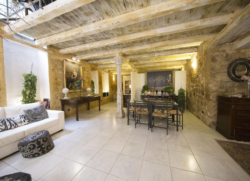Dining room Photo
