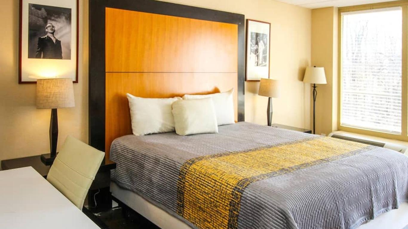 APM Inn & Suites