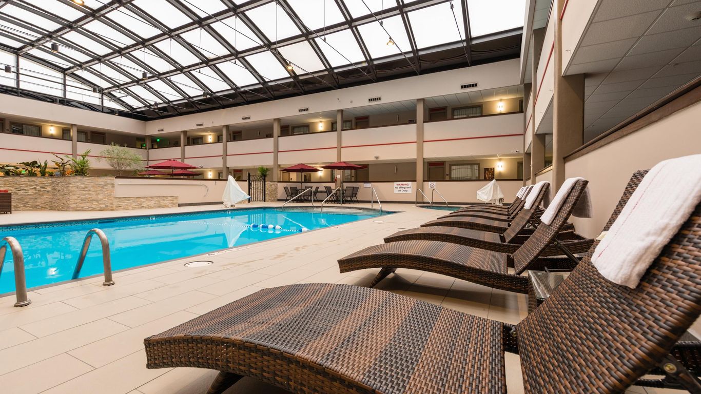 Brookfield Milwaukee Hotel from 53. Brookfield Hotel Deals & Reviews KAYAK