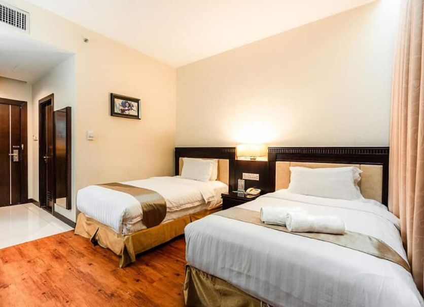 Hotel S Damansara Kuala Lumpur twin room with two single beds and wood flooring
