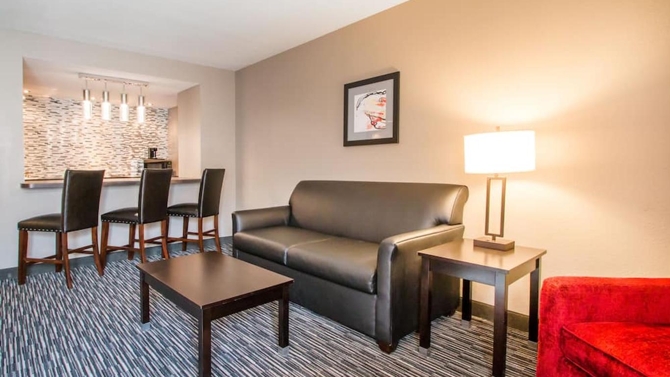 Greenstay Inn & Suites Court View