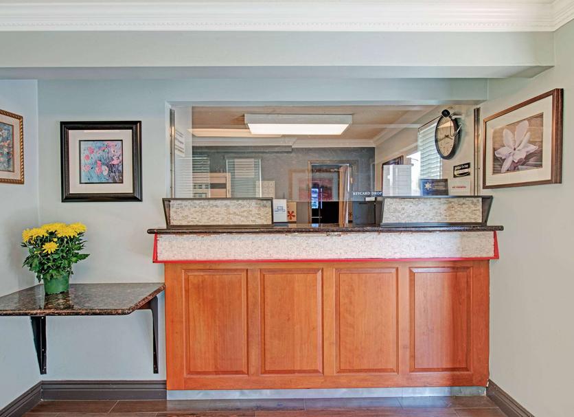 Front desk Photo