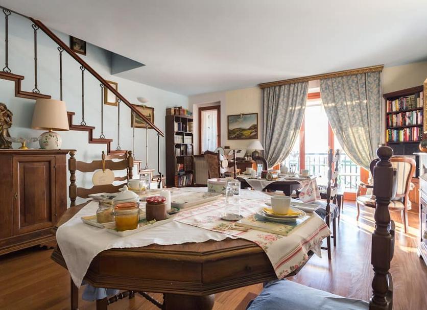 Dining room Photo