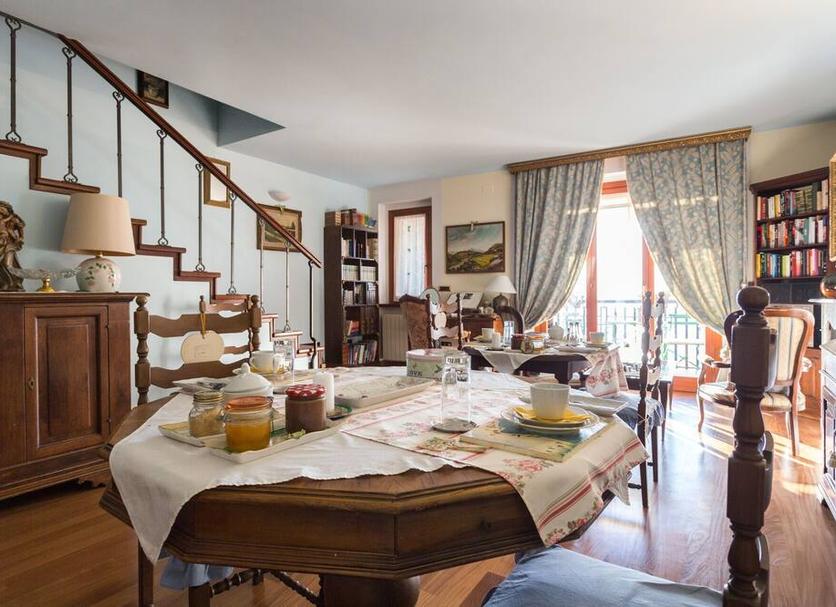 Dining room Photo