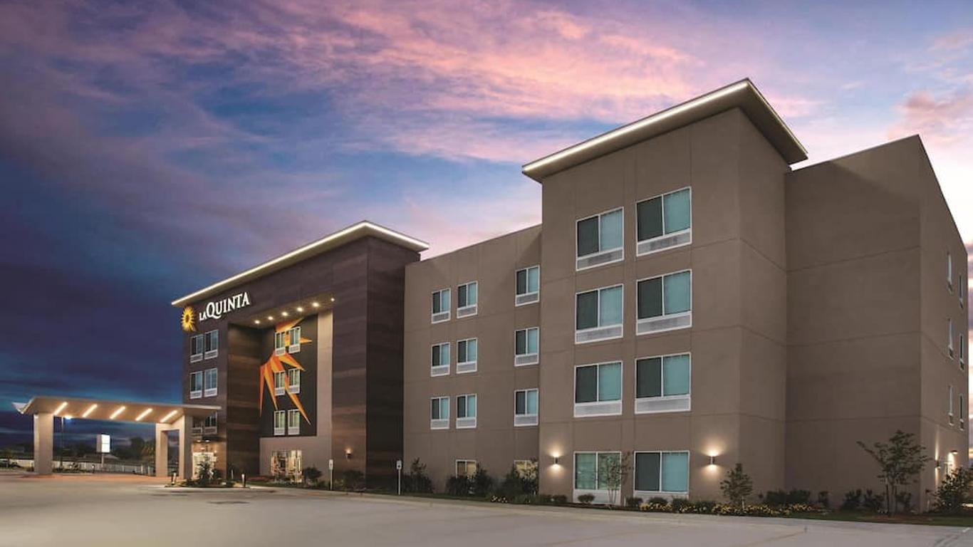 La Quinta Inn & Suites by Wyndham Lewisville