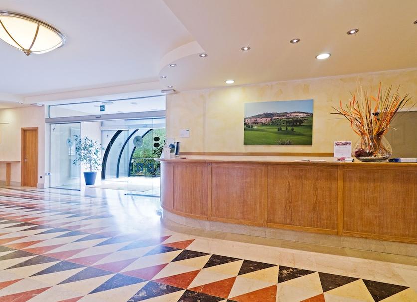 Front desk Photo