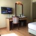 Hotel Seri Malaysia Mersing room with TV, desk, chair and bed in Mersing