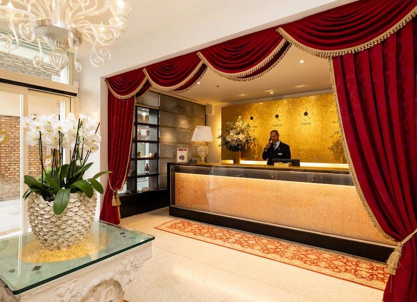 Front desk Photo
