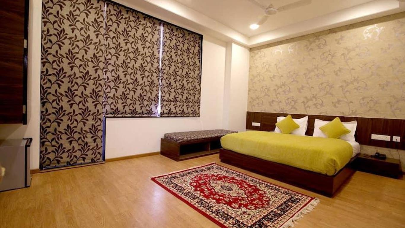 Hotel Harsh Paradise