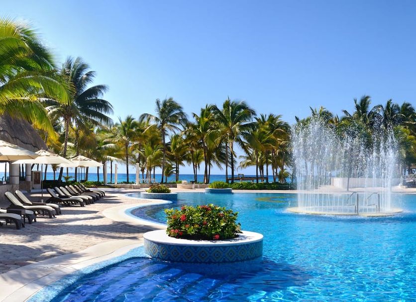 Catalonia Royal Tulum - Adults Only in Xpu Há: tropical pool with fountain, loungers and ocean view