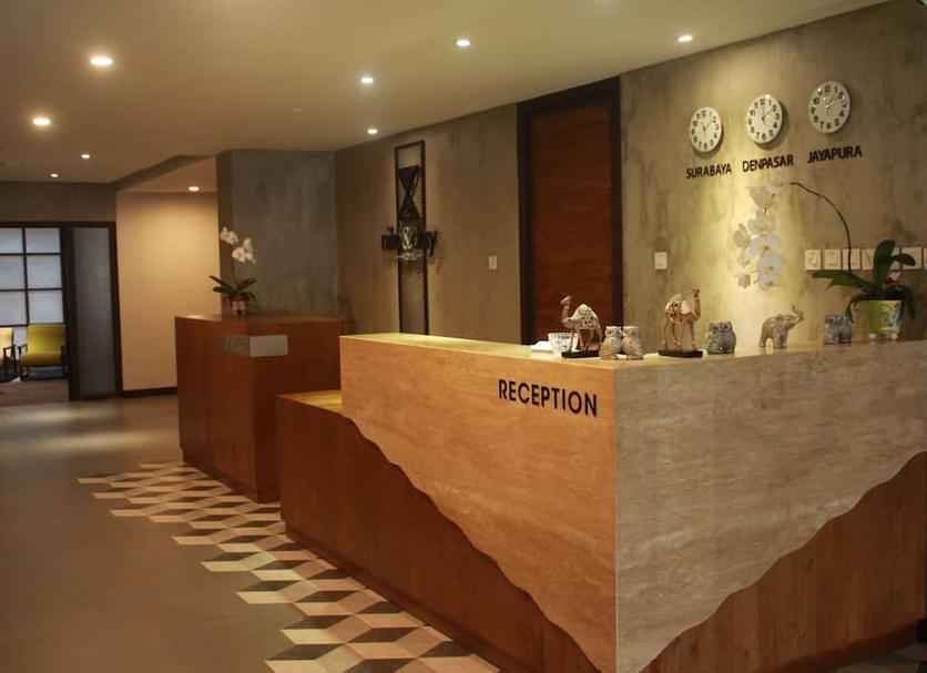 Front desk Photo