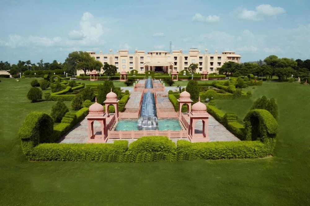 Gold palace near me online