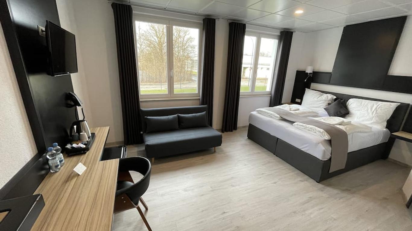 Yebs Hotel
