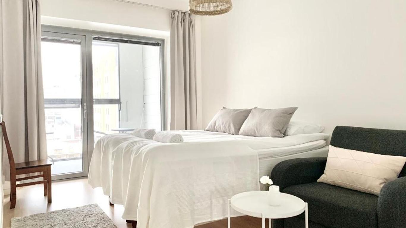City Home Finland Big Luxury Suite - Spacious Suite with Own SAUNA, One Bedroom and Furnished Balcony next to Train Station