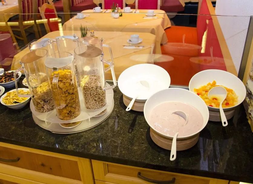 Buffet Photo