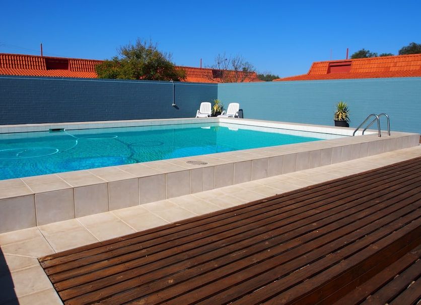 Dongara Hotel Motel in Dongara with outdoor pool and sun loungers