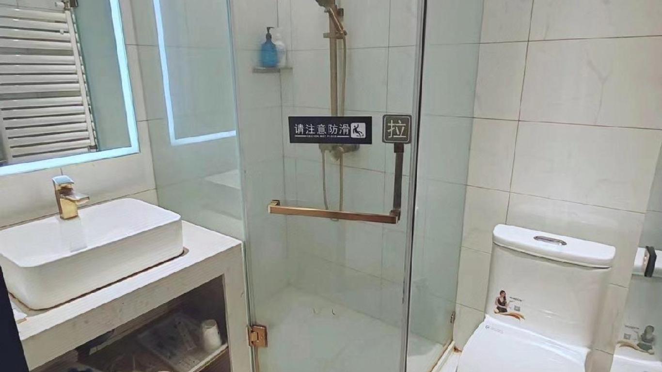 7 Premium (Qingdao Liuting Airport North Bus Station Store )