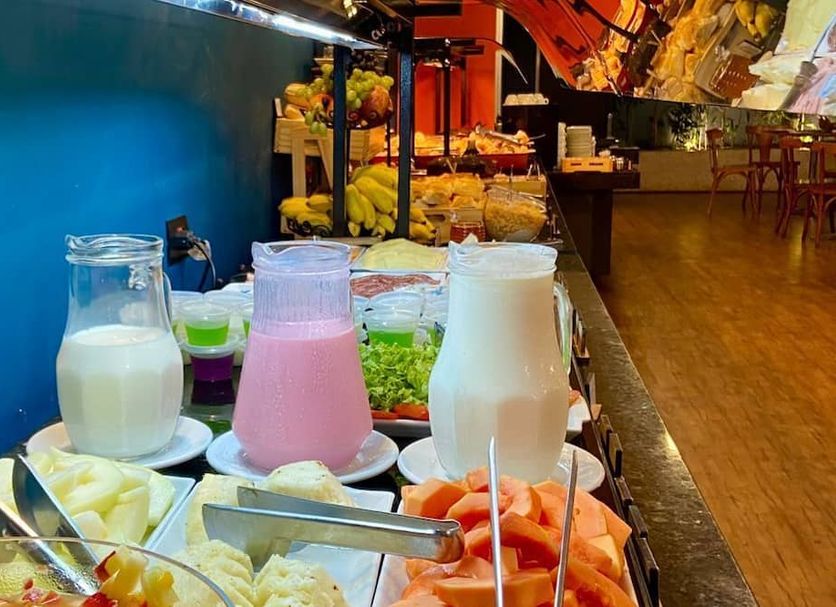 Minas Garden Hotel in Poços de Caldas breakfast buffet with fruit, juice, yogurt, and cold cuts
