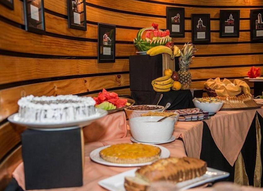 Buffet Photo