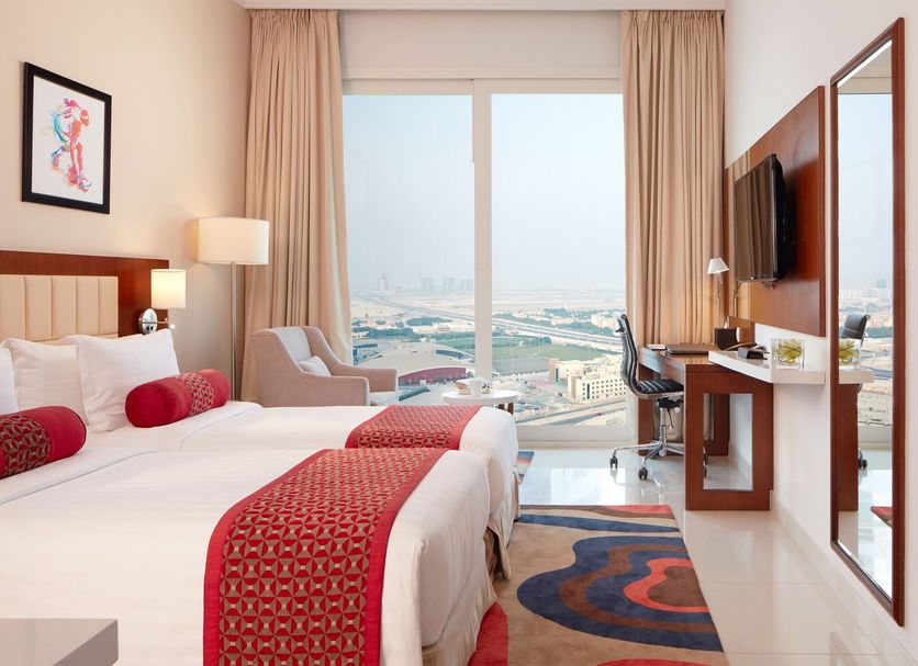 Treppan Hotel & Suites By Fakhruddin, Dubai room with twin beds and city view through floor-to-ceiling window