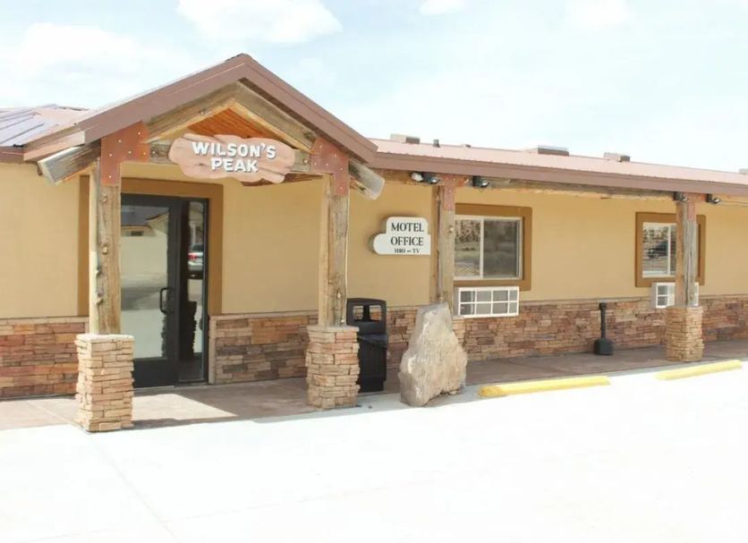 Bryce Uptop Lodge motel office exterior with Wilson's Peak sign and stone-and-wood entrance in Bryce