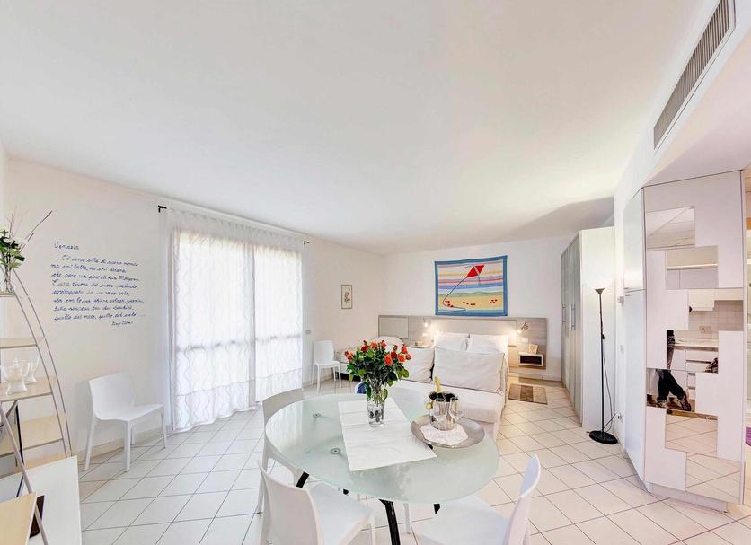 Dining room Photo