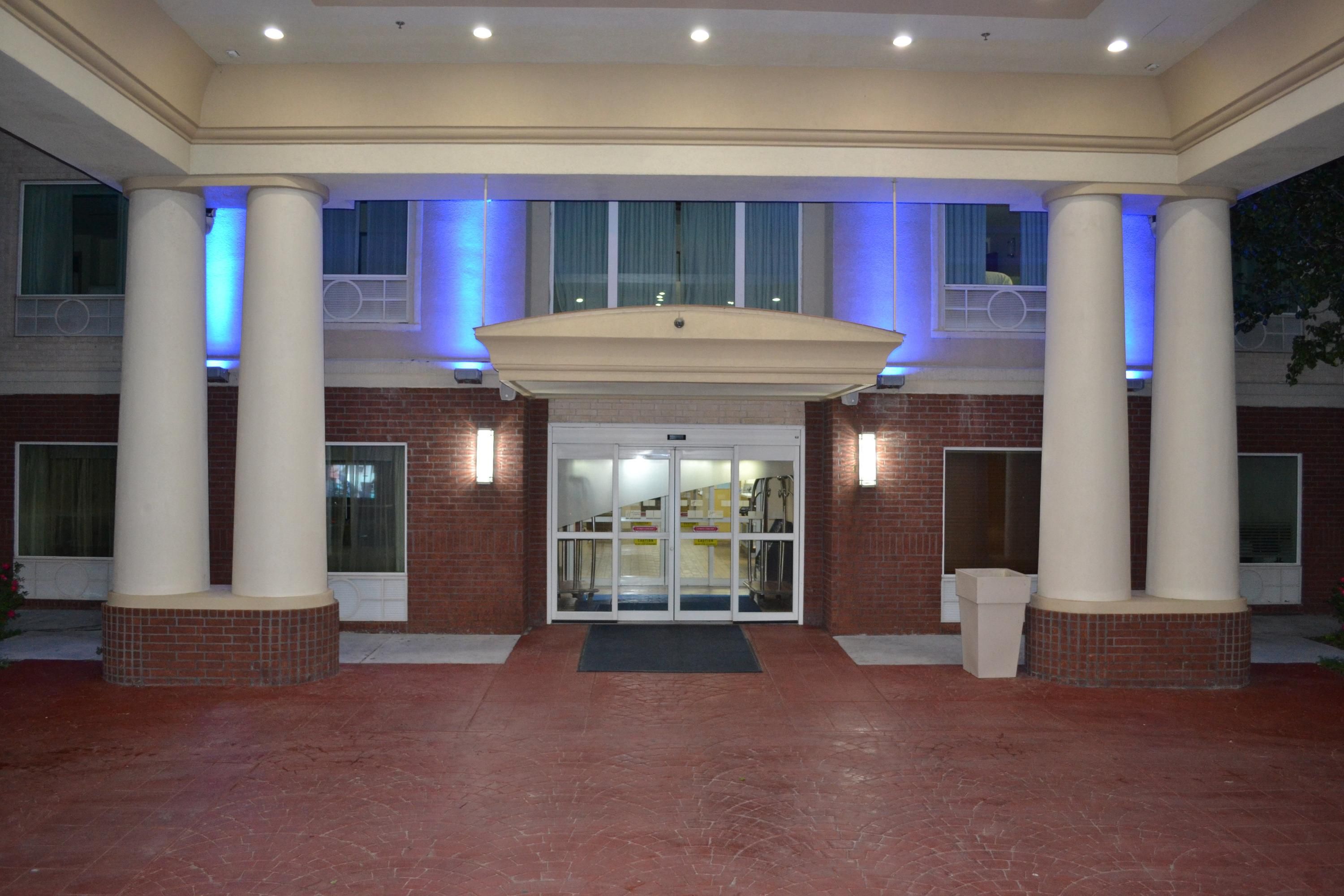 Holiday Inn Express Hotel & Suites Gainesville, An IHG Hotel from 99. Gainesville Hotel Deals