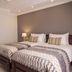 Sea Breeze Guesthouse, Swakopmund: twin beds in a guest room with en suite bathroom doorway