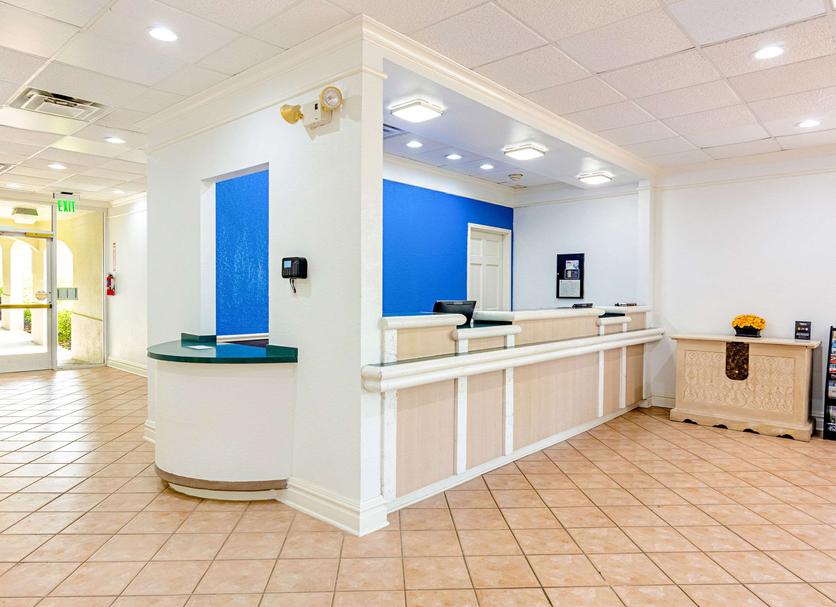 Front desk Photo